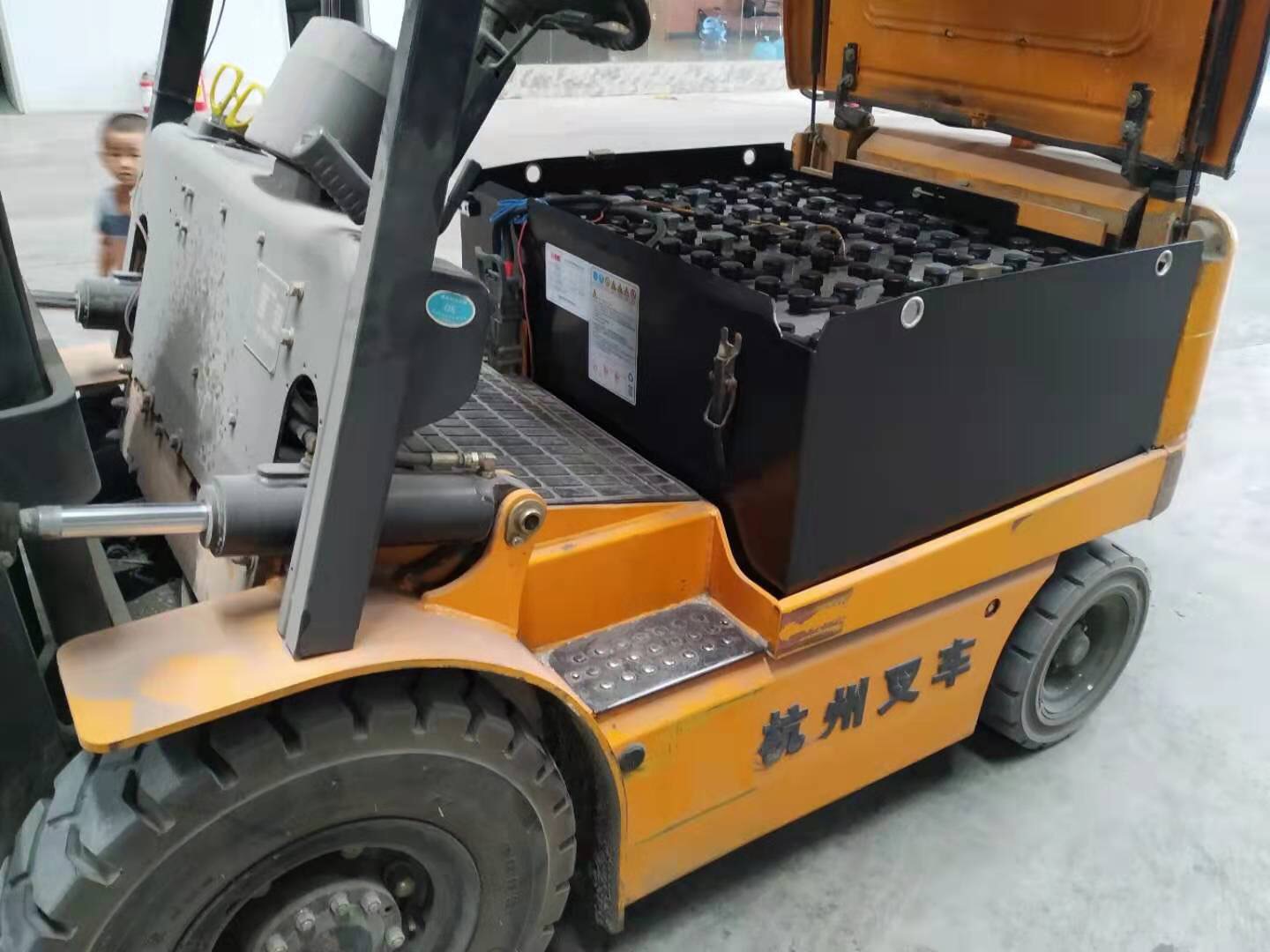 杭州叉车CPD15J更换叉车电池48V-6PZB420惠州某物流公司
