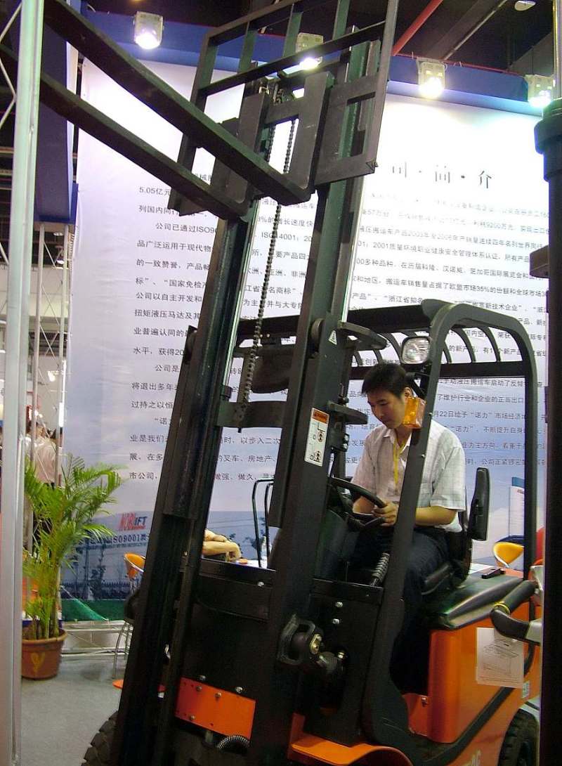 寮步丰田叉车电瓶